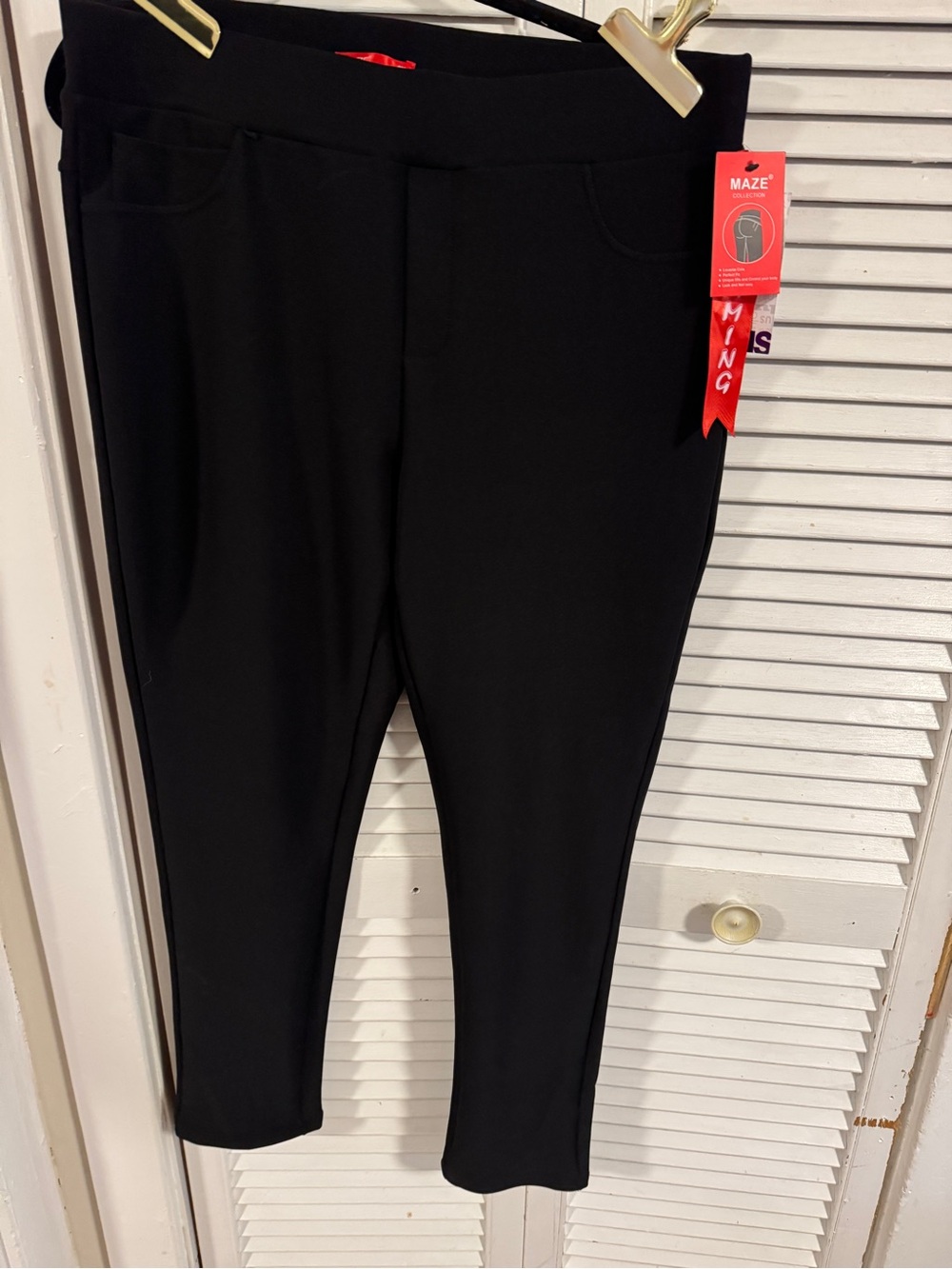 MAZE Black Pull-On Ponte Leggings